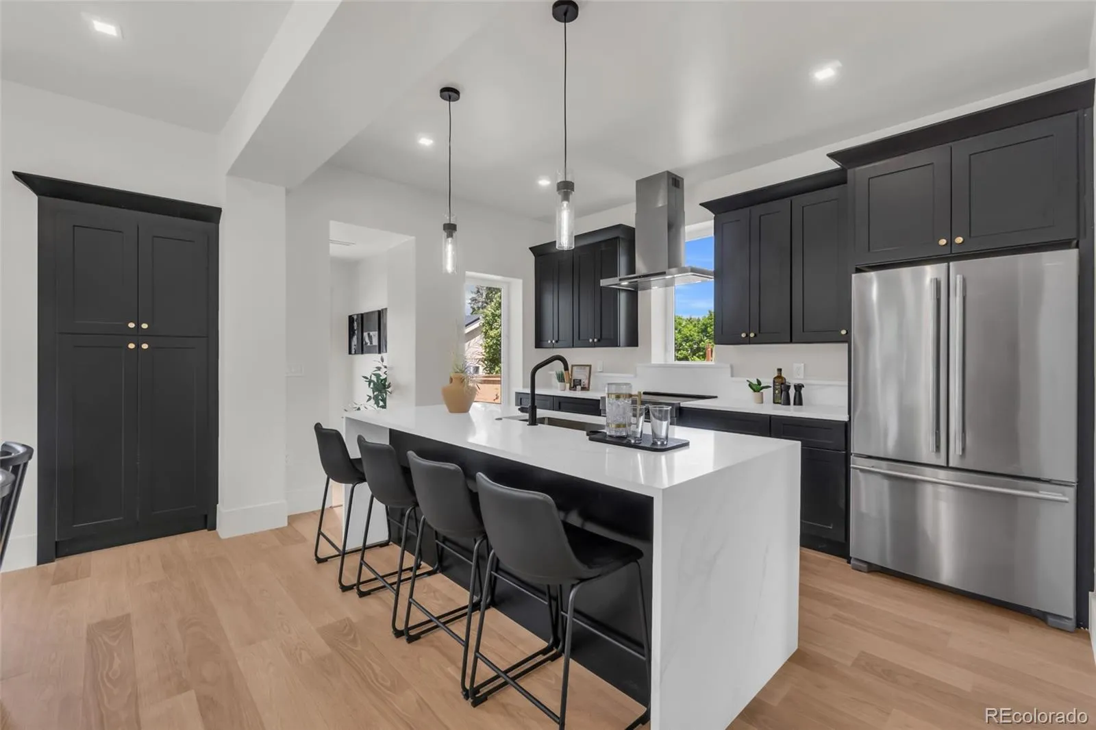 2905 N Vine Street Denver CO 80205 MLS #REC8376938 05202026001339 1600 21