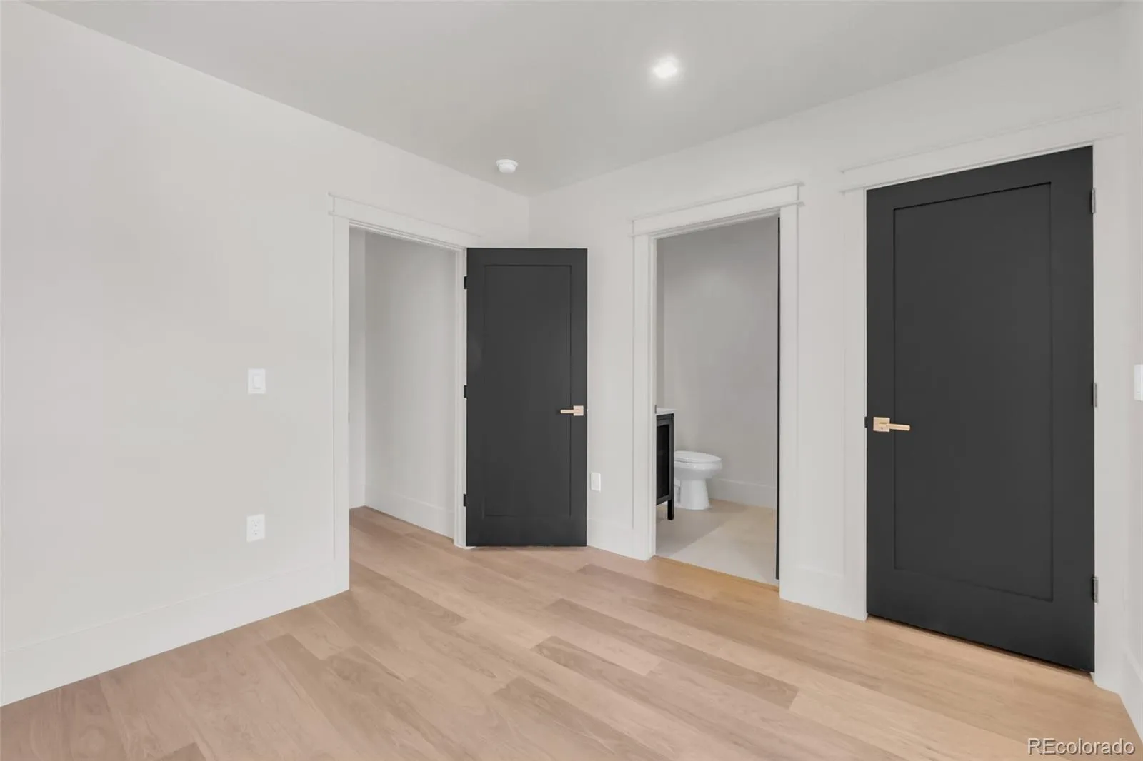 2905 N Vine Street Denver CO 80205 MLS #REC8376938 05202026001339 1600 25
