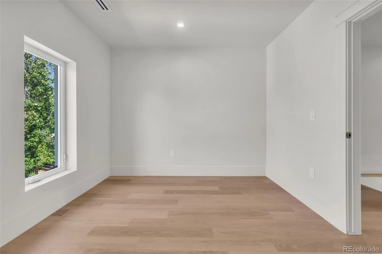 2905 N Vine Street Denver CO 80205 MLS #REC8376938 05202026001339 1600 26