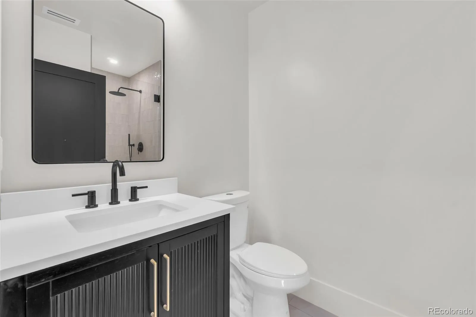 2905 N Vine Street Denver CO 80205 MLS #REC8376938 05202026001339 1600 27
