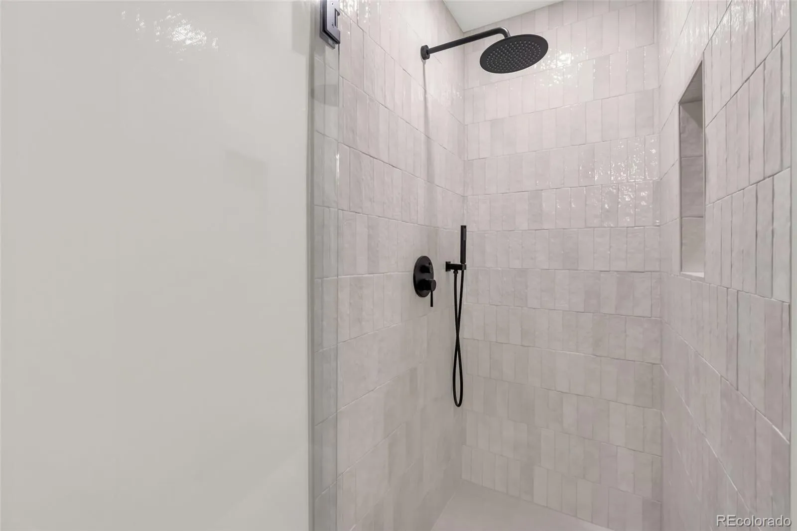 2905 N Vine Street Denver CO 80205 MLS #REC8376938 05202026001339 1600 28