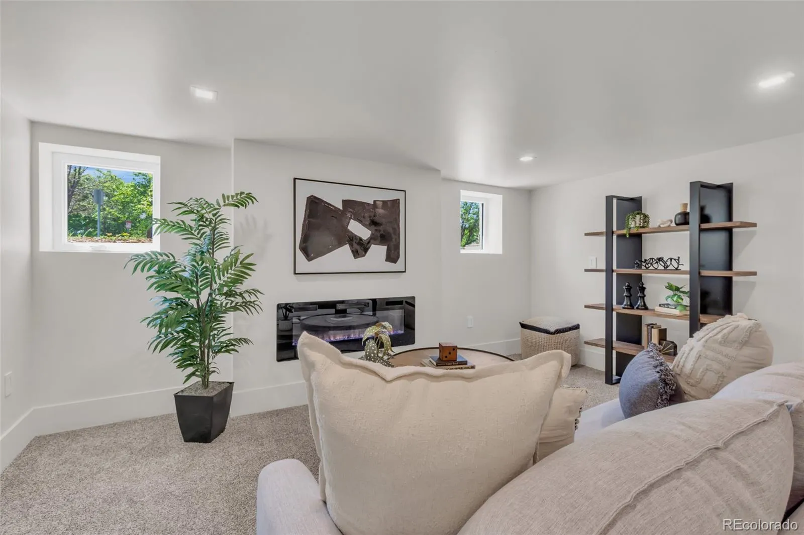 2905 N Vine Street Denver CO 80205 MLS #REC8376938 05202026001339 1600 40