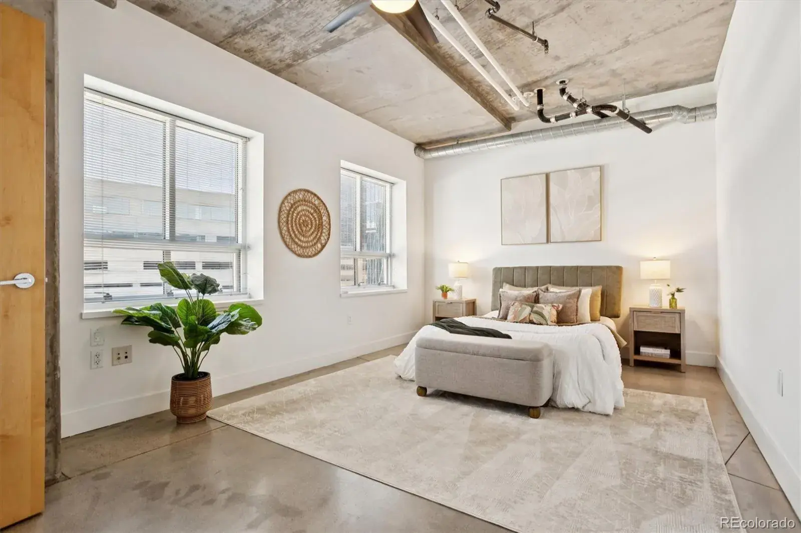 11182025200331 1600 18