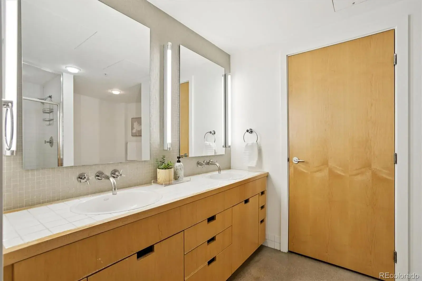 11182025200331 1600 20