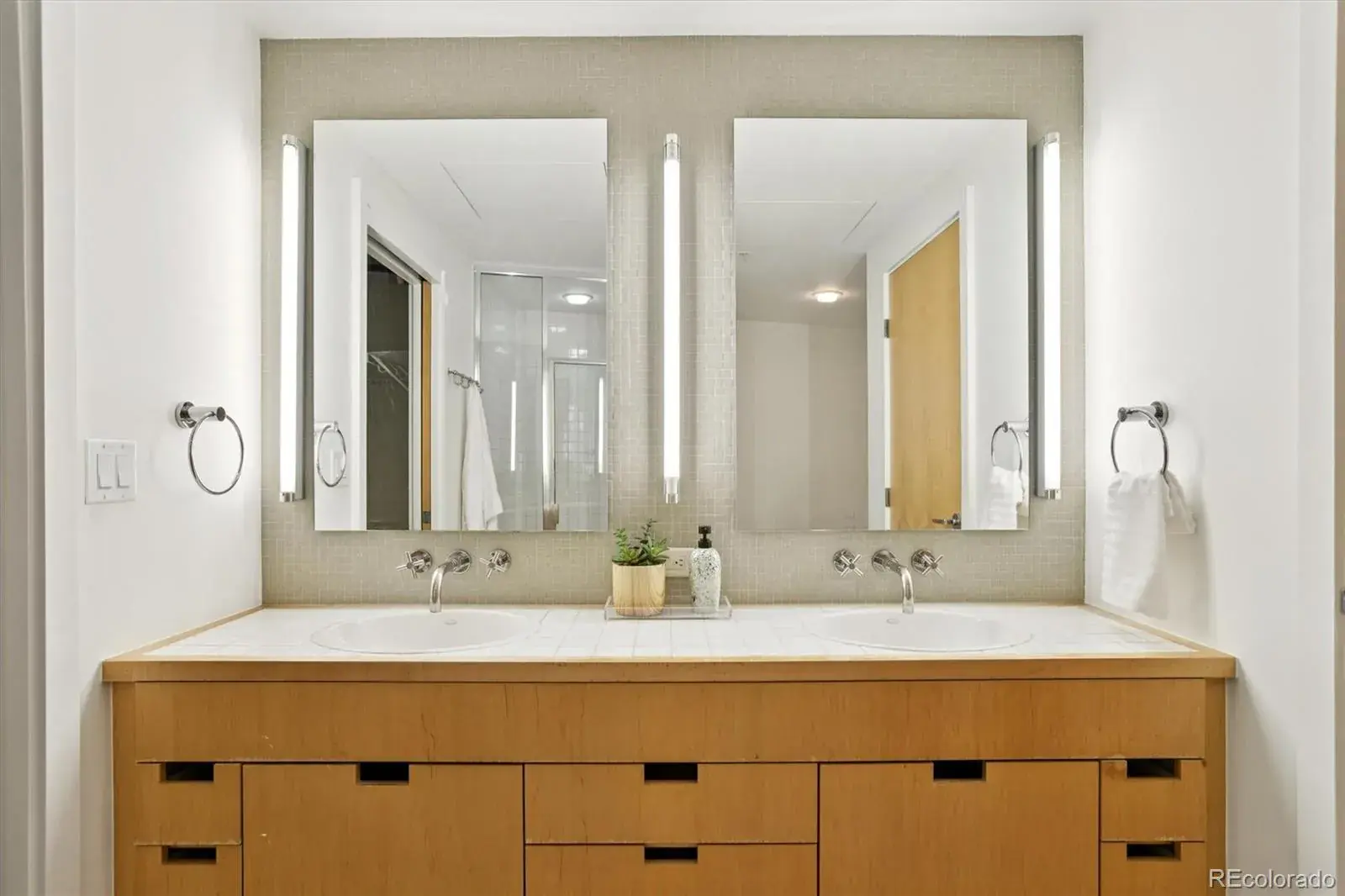 11182025200331 1600 21