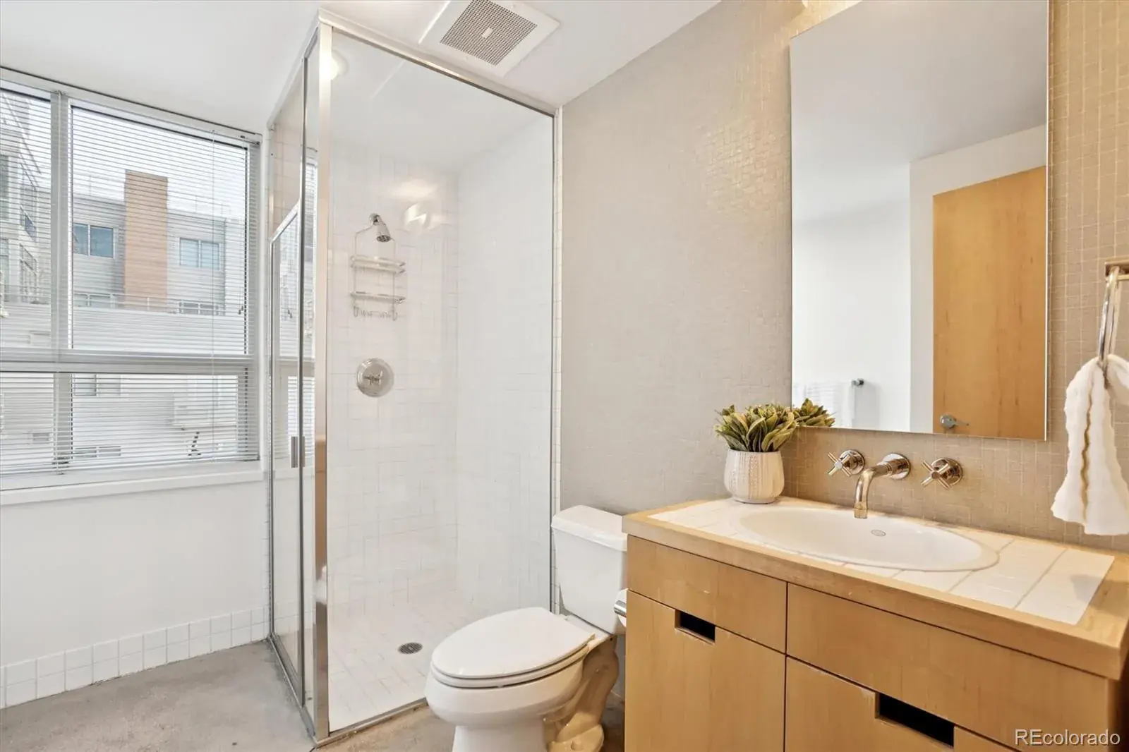 11182025200331 1600 25