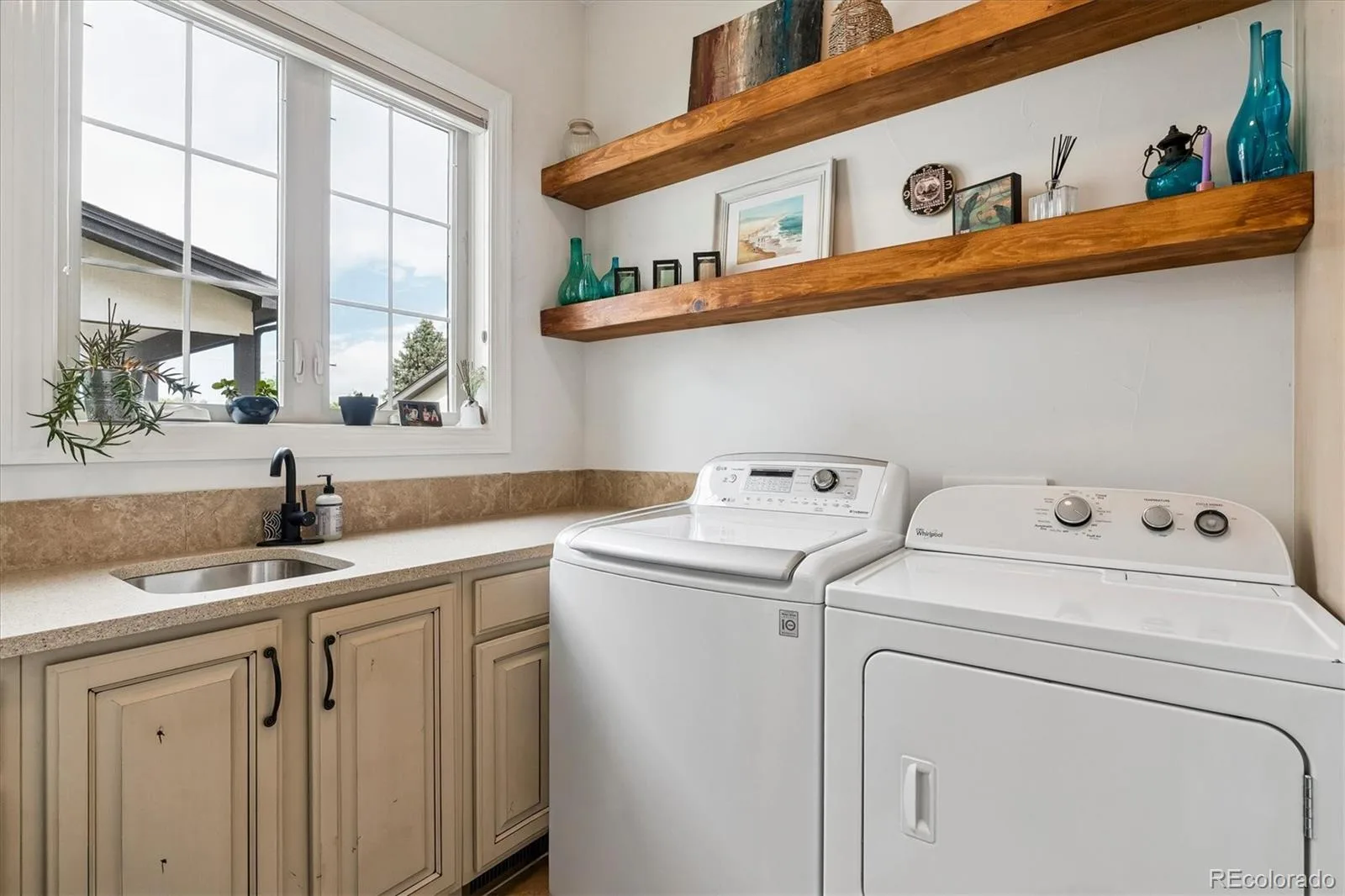 5518 S Foresthill Street Littleton CO 80120 | MLS #REC8385067 10022026181912 1600 17