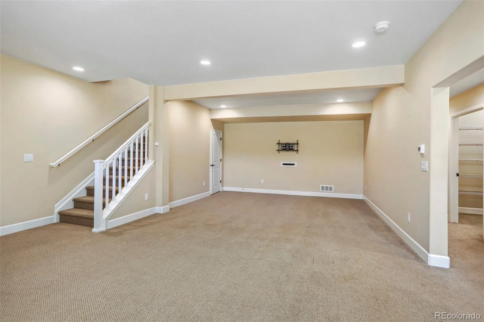 6998 W Jewell Drive Lakewood CO 80227 | MLS #REC8389904 09232026011406 1600 16