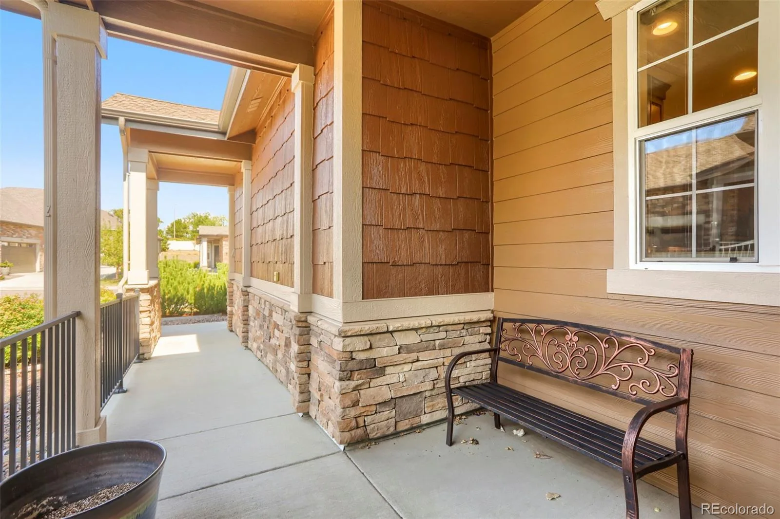6998 W Jewell Drive Lakewood CO 80227 | MLS #REC8389904 09232026011406 1600 28