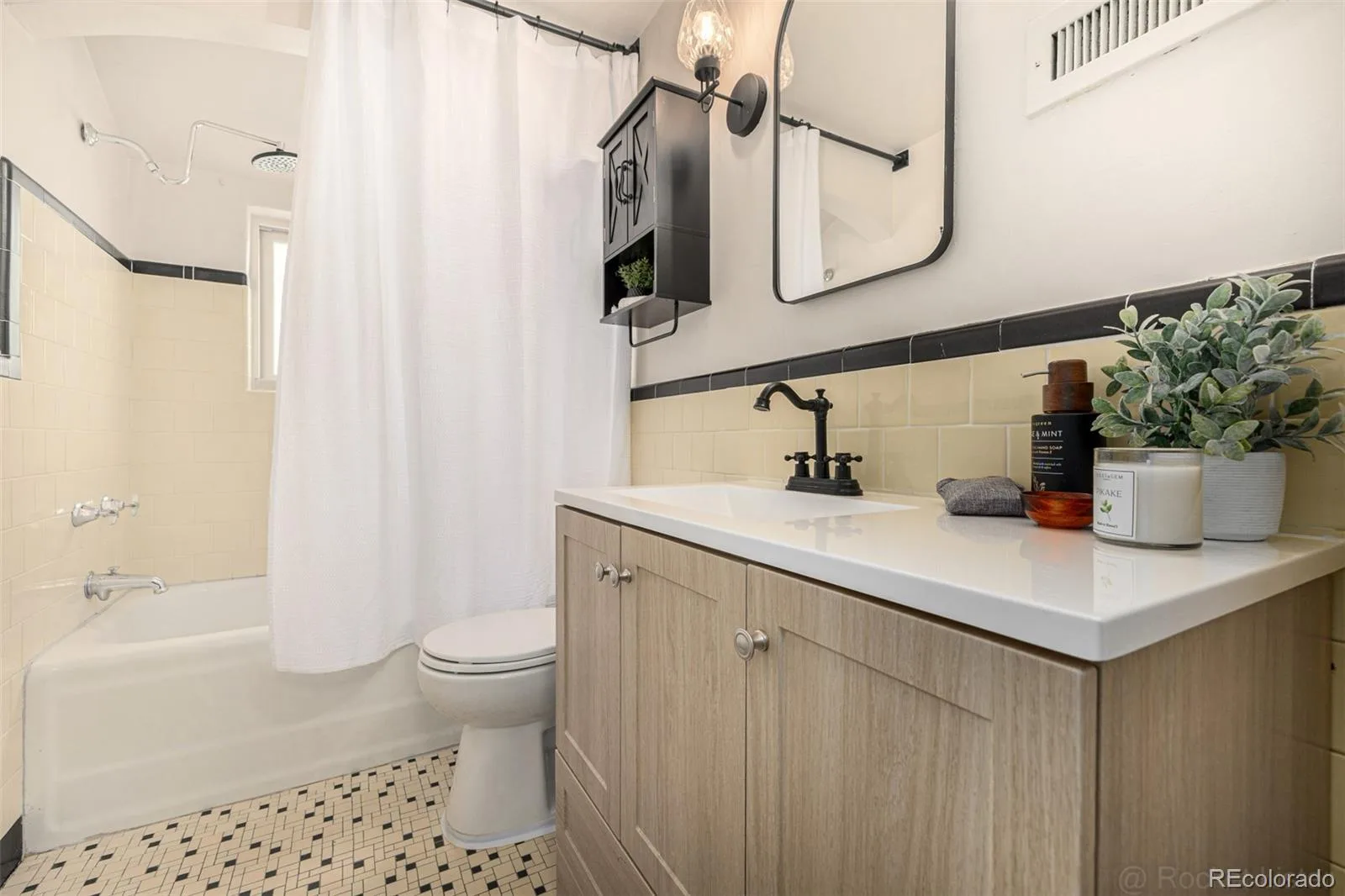 129 S Franklin Street Denver CO 80209 MLS #REC8395252 07012026130729 1600 22