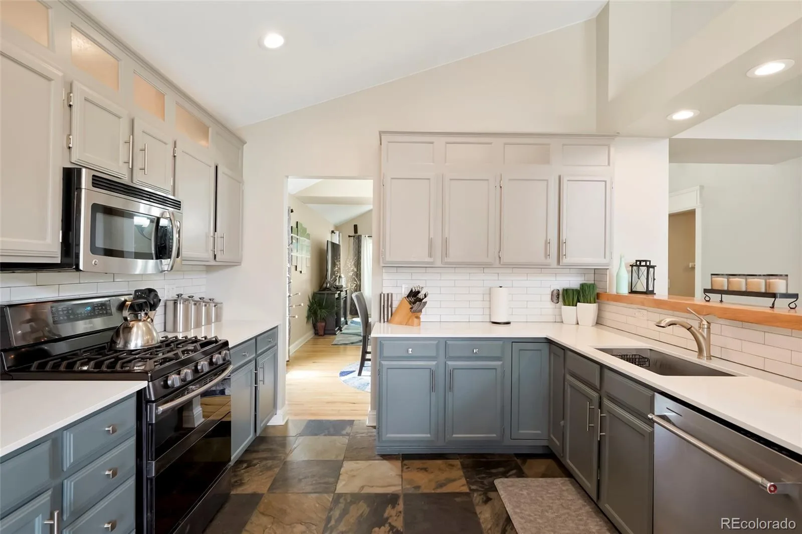 8107 W Morraine Drive Littleton CO 80128 | MLS #REC8400372 08202026110208 1600 13