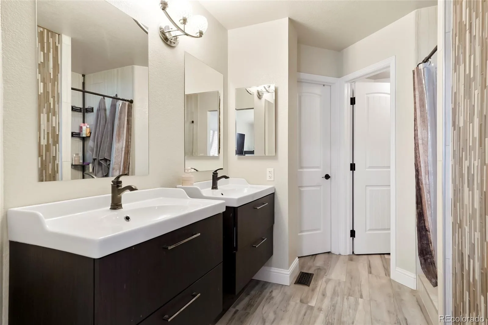 8107 W Morraine Drive Littleton CO 80128 | MLS #REC8400372 08202026110208 1600 20