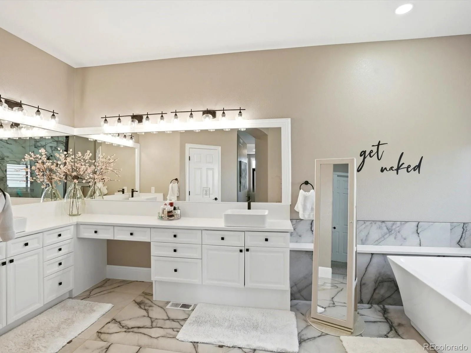 6536 S Riviera Way Aurora CO 80016 MLS #REC8401690 06022026210857 1600 24