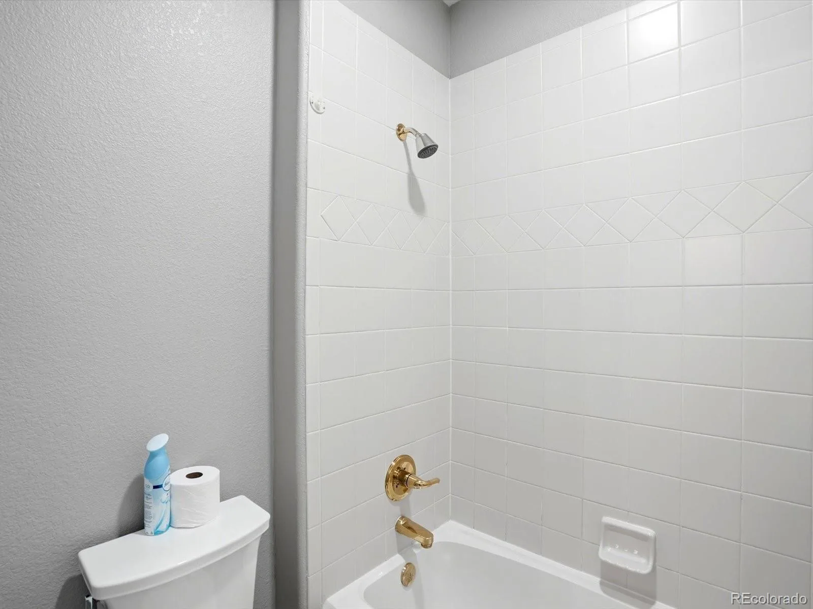 6536 S Riviera Way Aurora CO 80016 MLS #REC8401690 06022026210857 1600 29