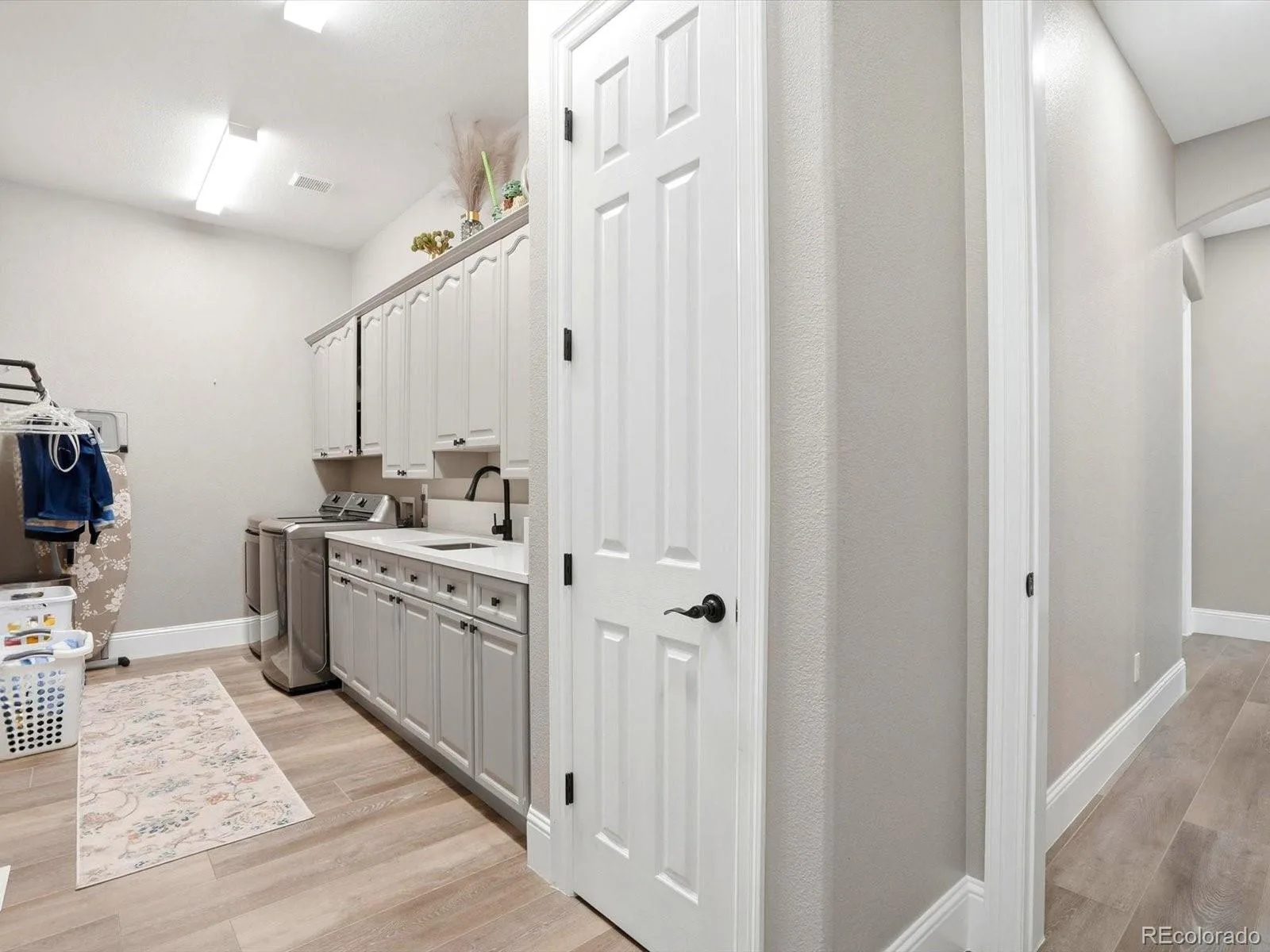 6536 S Riviera Way Aurora CO 80016 MLS #REC8401690 06022026210857 1600 36