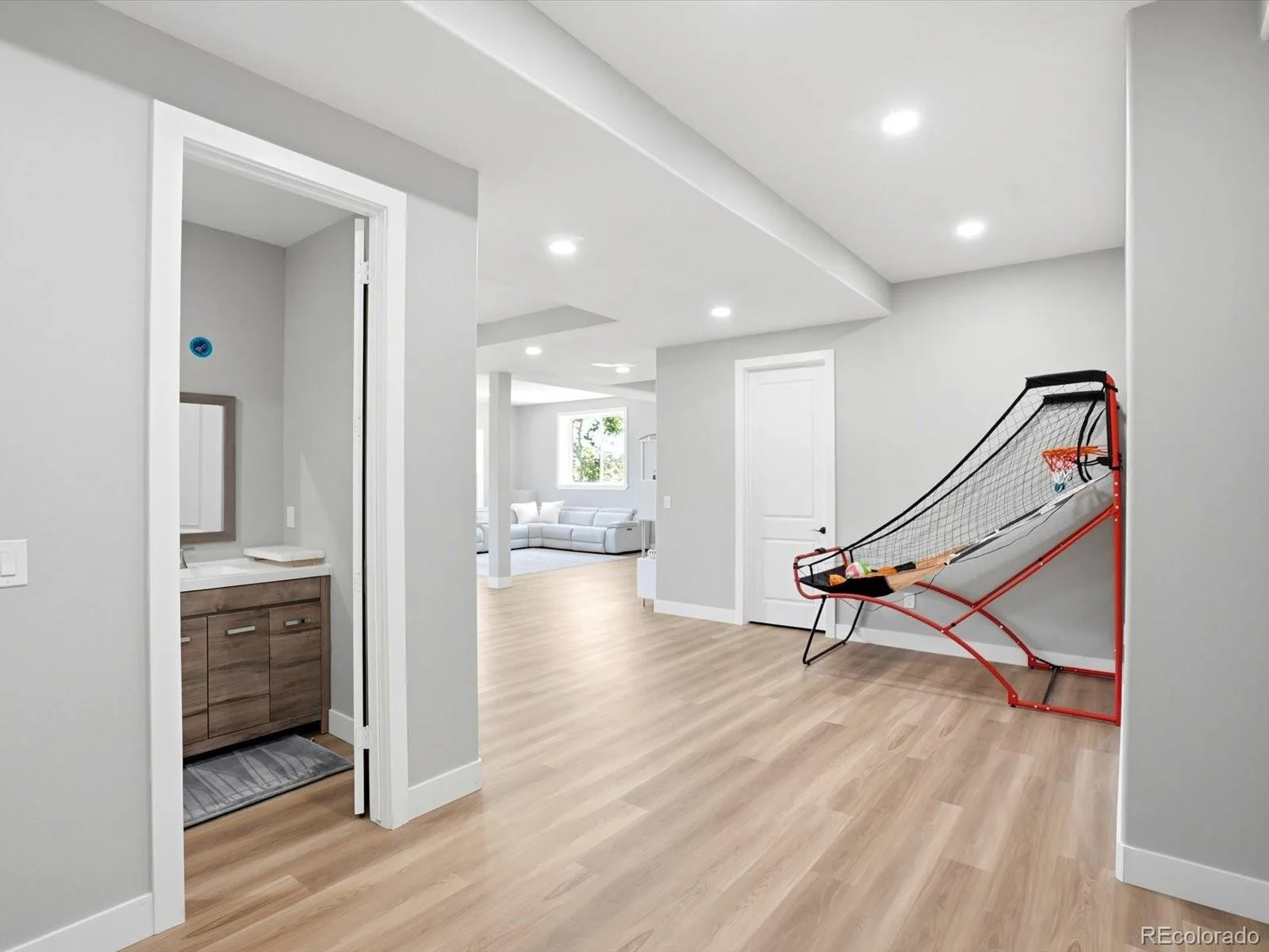 6536 S Riviera Way Aurora CO 80016 MLS #REC8401690 06022026210857 1600 38