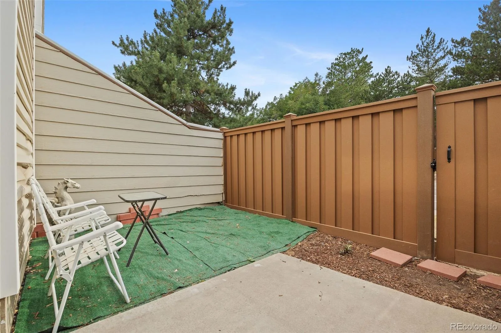 7667 S Monaco W Circle Englewood CO 80112 | MLS #REC8405450 08192026152840 1600 24