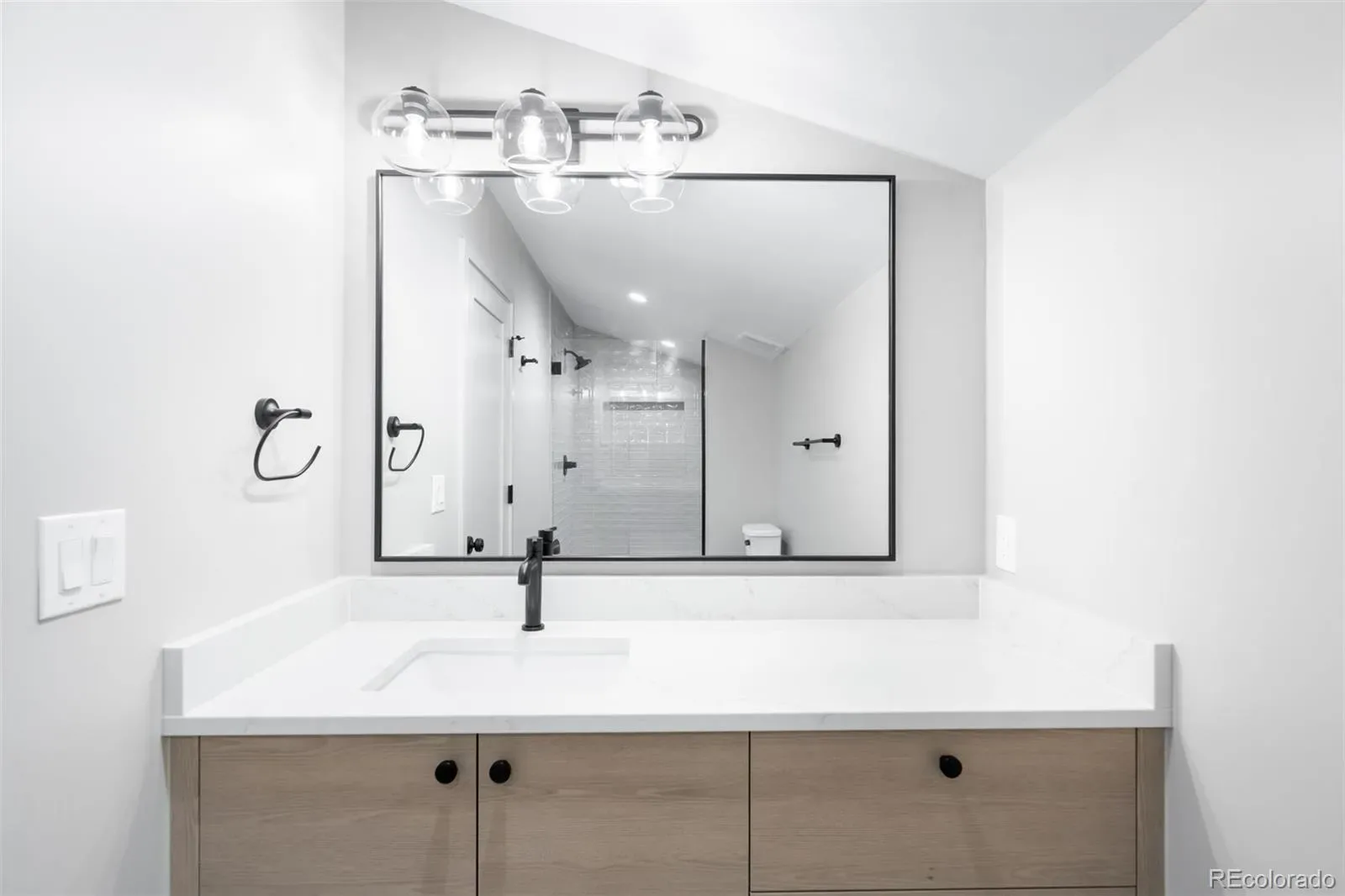 03262026204759 1600 24