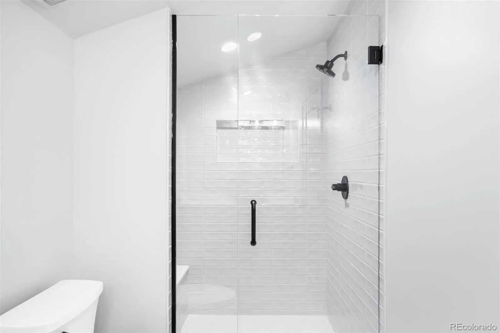 03262026204759 1600 25