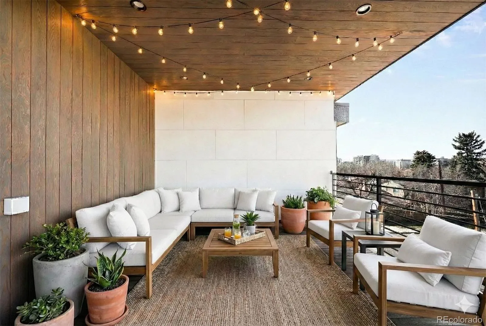 03262026204759 1600 28