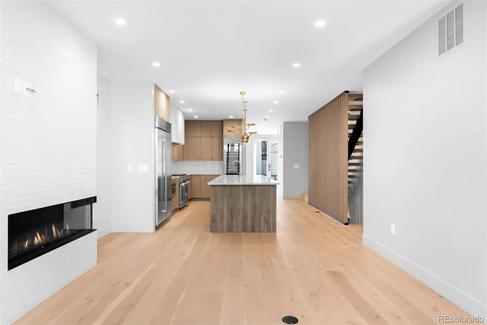 03262026204759 1600 7