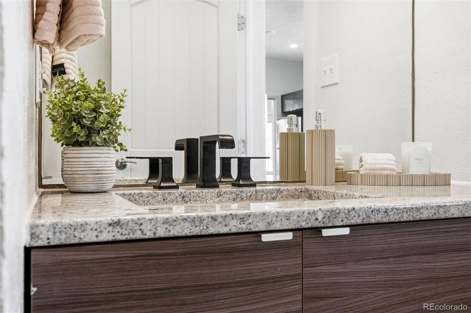 04152026180027 1600 20