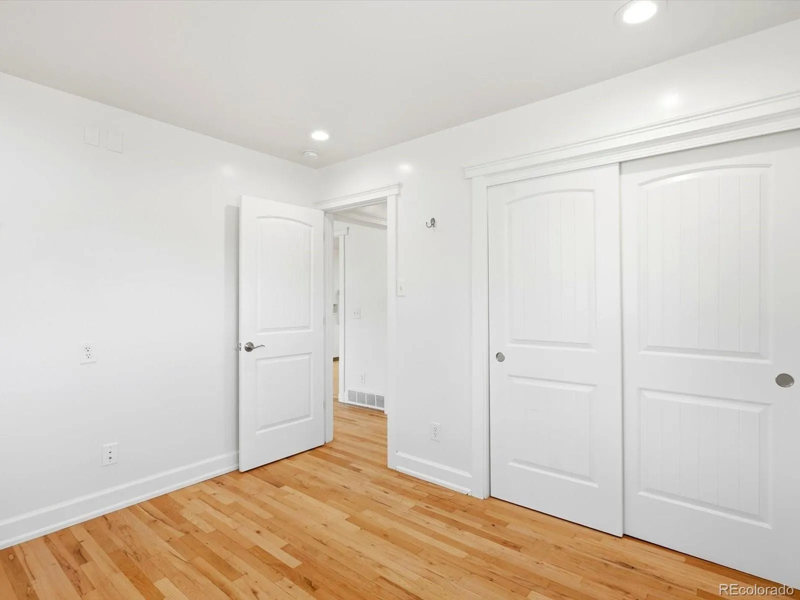5870 W 5th Avenue Lakewood CO 80226 MLS #REC8424631 05142026005127 1600 14