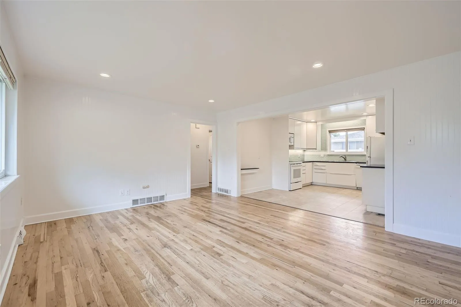 5870 W 5th Avenue Lakewood CO 80226 MLS #REC8424631 05142026005127 1600 28