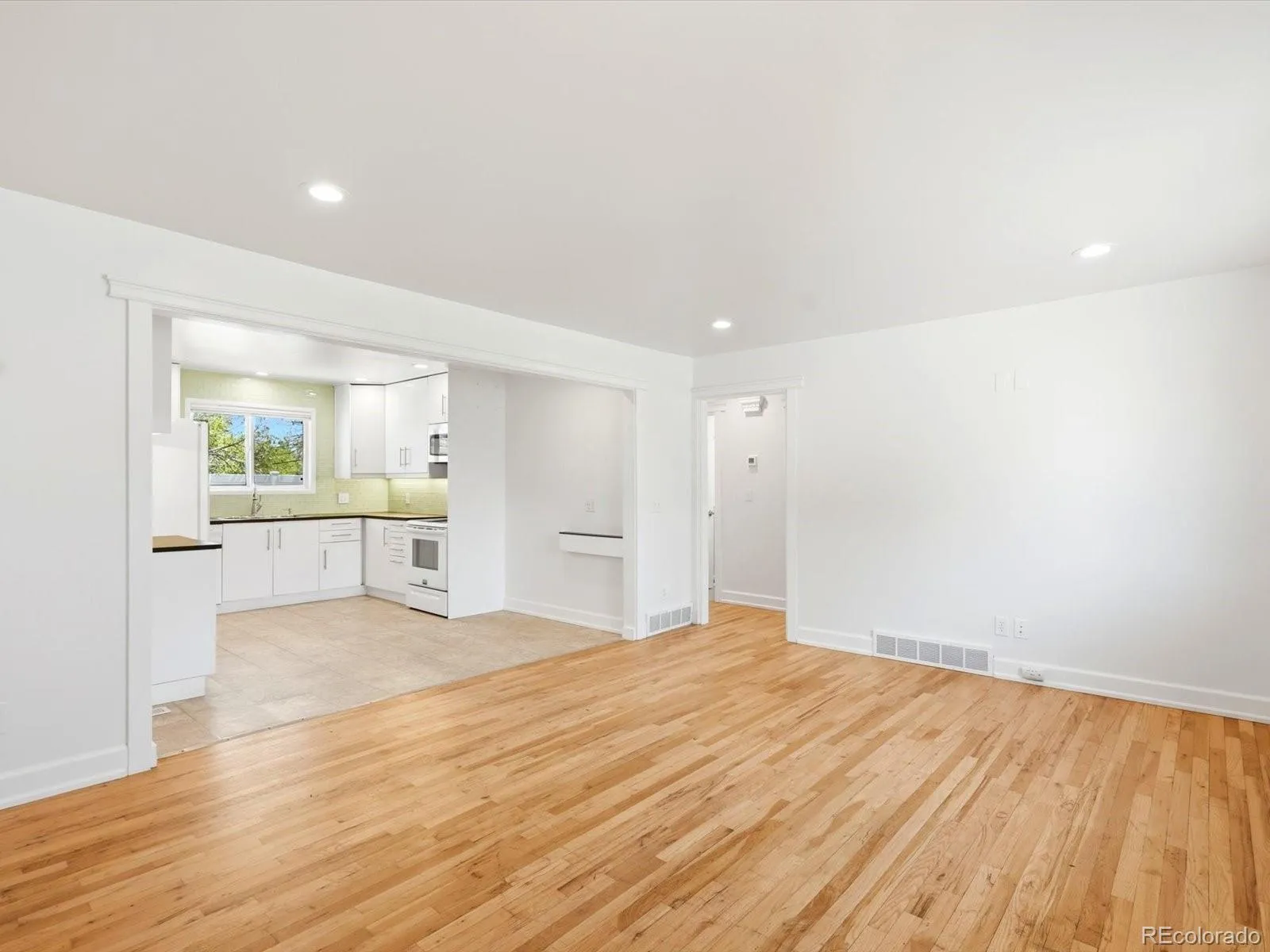 5870 W 5th Avenue Lakewood CO 80226 MLS #REC8424631 05142026005127 1600 3