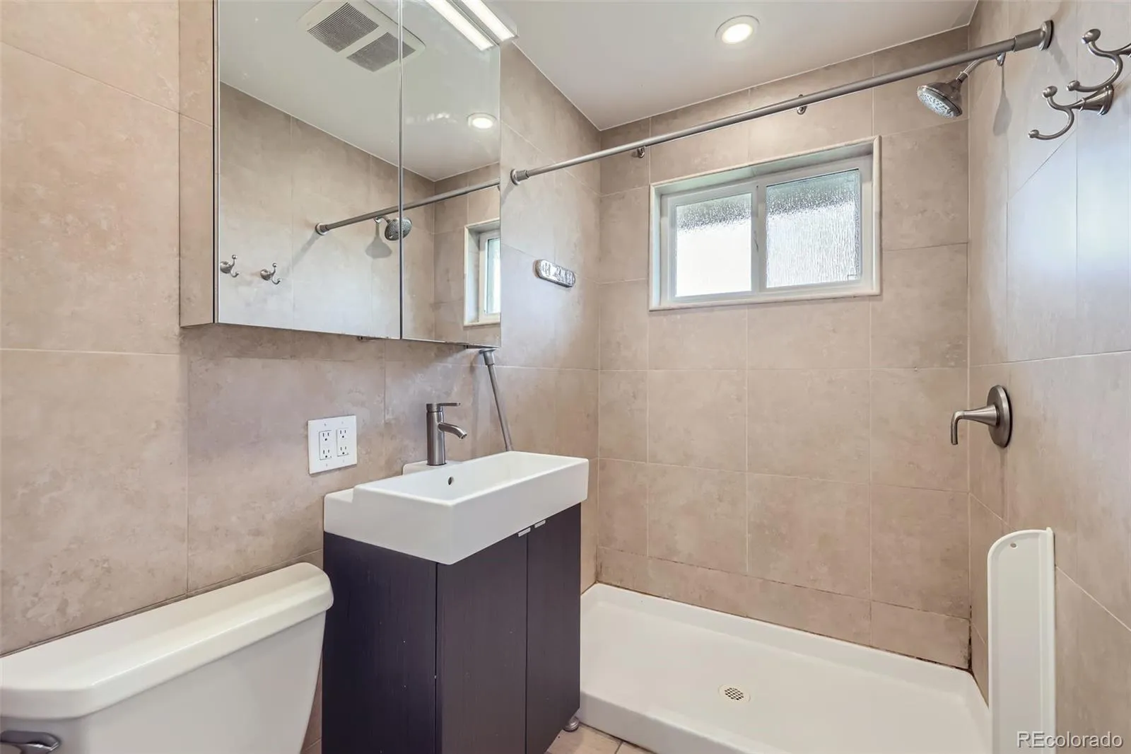 5870 W 5th Avenue Lakewood CO 80226 MLS #REC8424631 05142026005127 1600 35