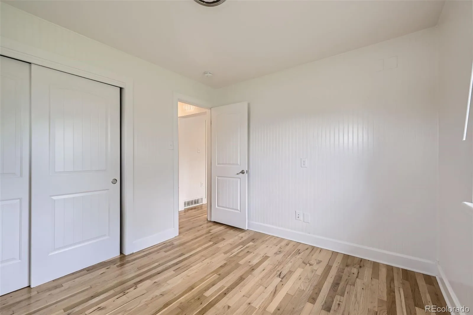 5870 W 5th Avenue Lakewood CO 80226 MLS #REC8424631 05142026005127 1600 37