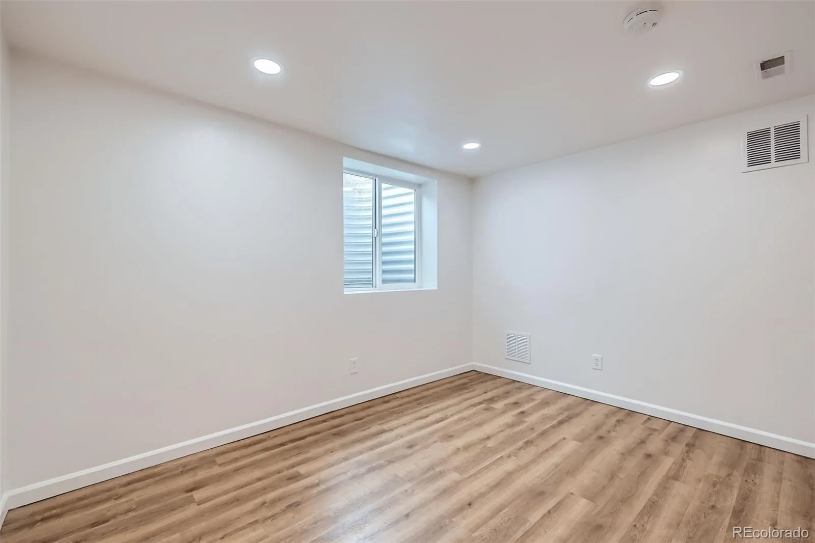 5870 W 5th Avenue Lakewood CO 80226 MLS #REC8424631 05142026005127 1600 38