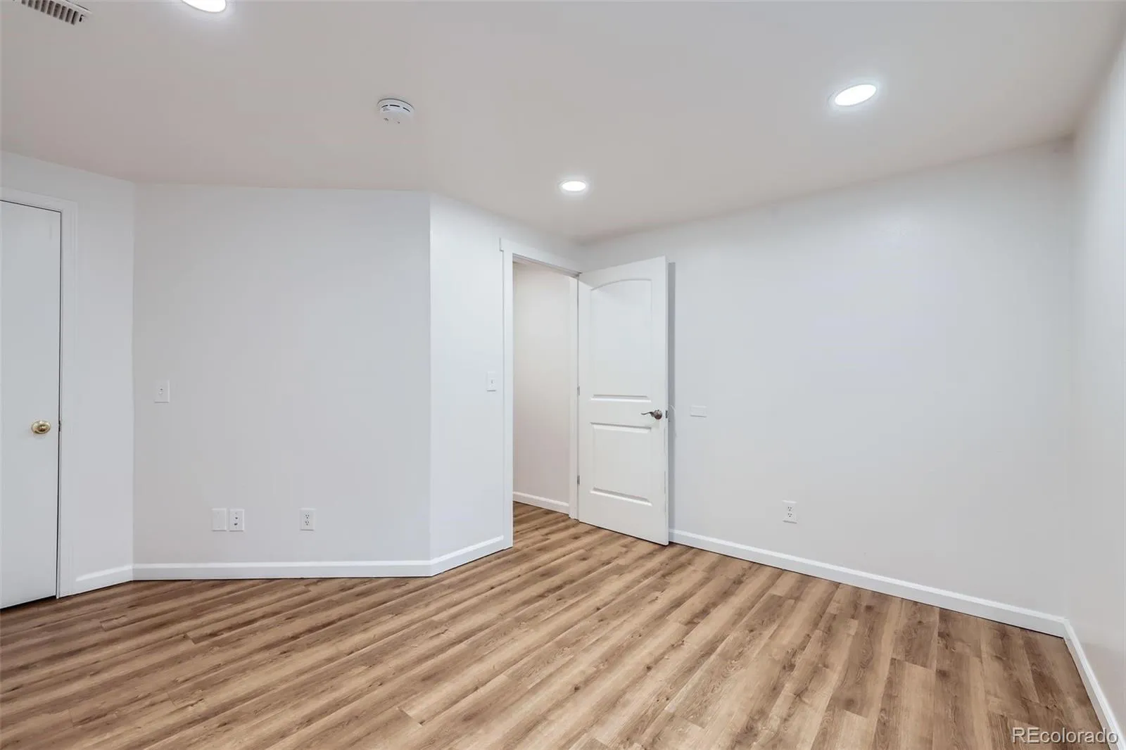5870 W 5th Avenue Lakewood CO 80226 MLS #REC8424631 05142026005127 1600 39