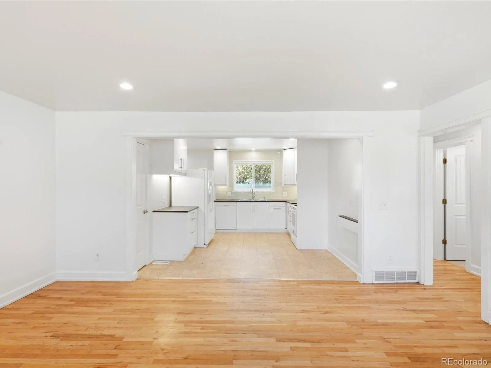 5870 W 5th Avenue Lakewood CO 80226 MLS #REC8424631 05142026005127 1600 4