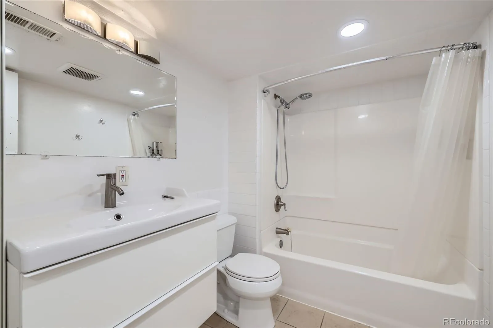 5870 W 5th Avenue Lakewood CO 80226 MLS #REC8424631 05142026005127 1600 41