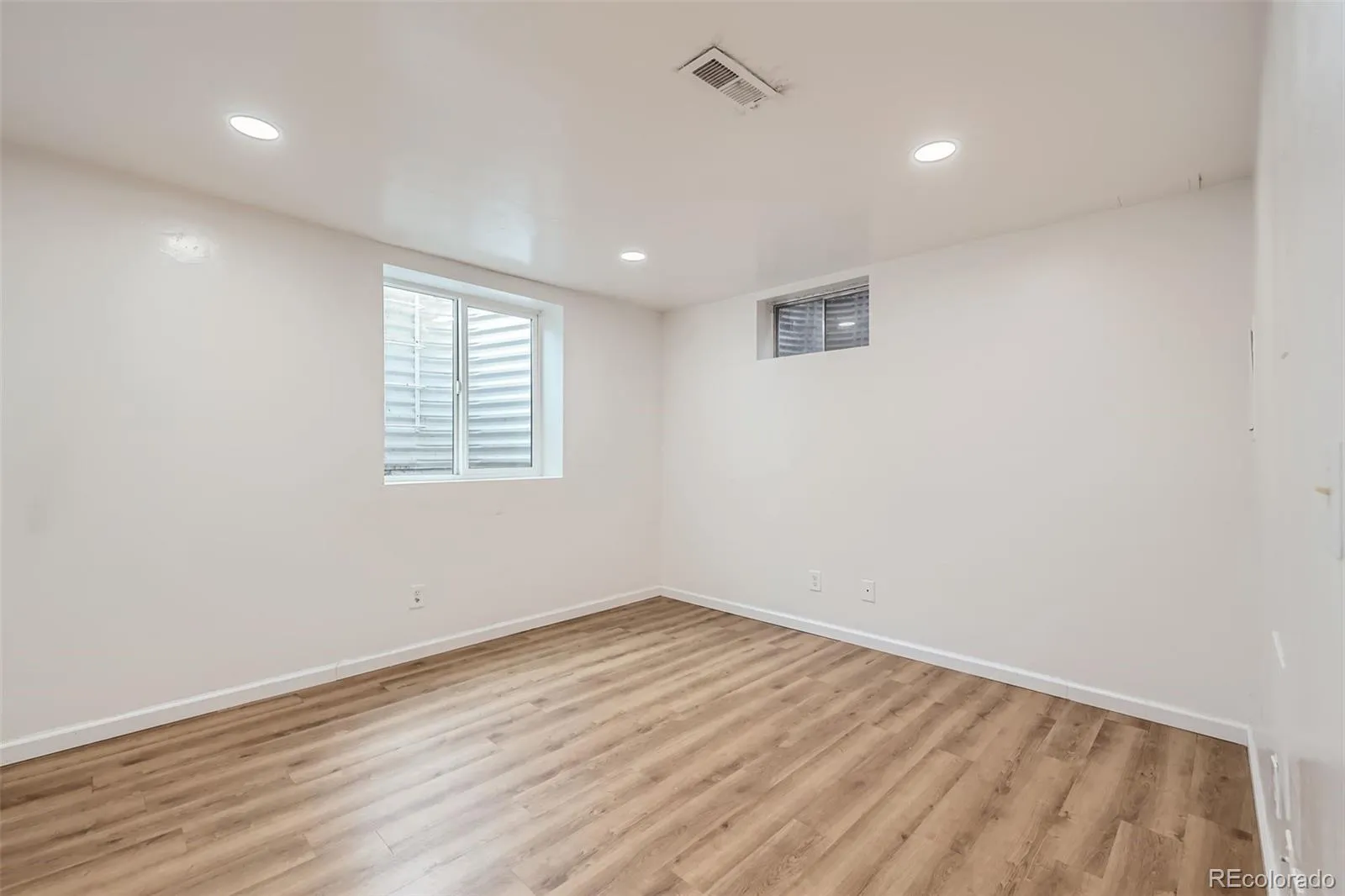 5870 W 5th Avenue Lakewood CO 80226 MLS #REC8424631 05142026005127 1600 42