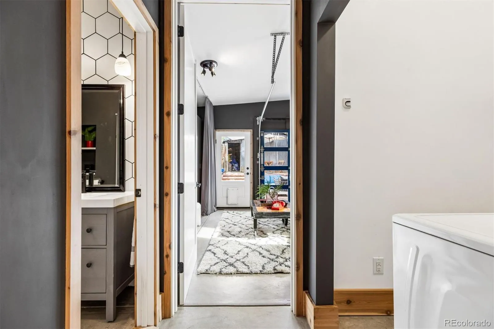 04082026195039 1600 24