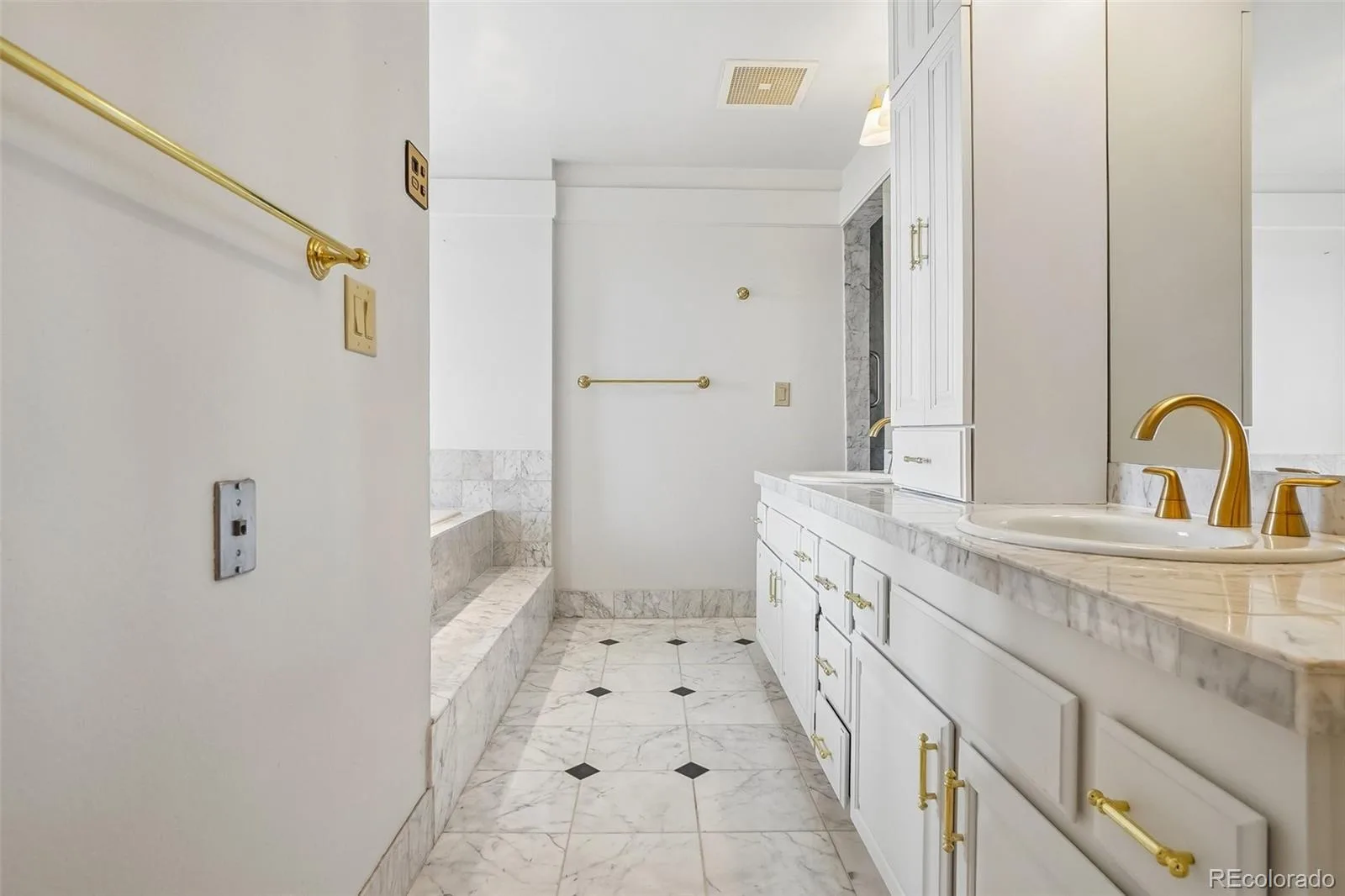 1900 E Girard Place #901 Englewood CO 80113 | MLS #REC8427857 08282026211943 1600 25