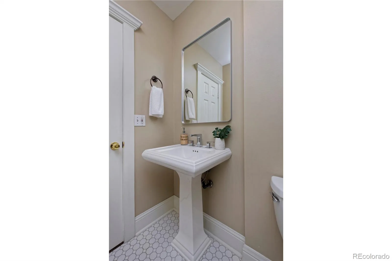 915 N Clarkson Street Denver CO 80218 | MLS #REC8428129 09232026171649 1600 17