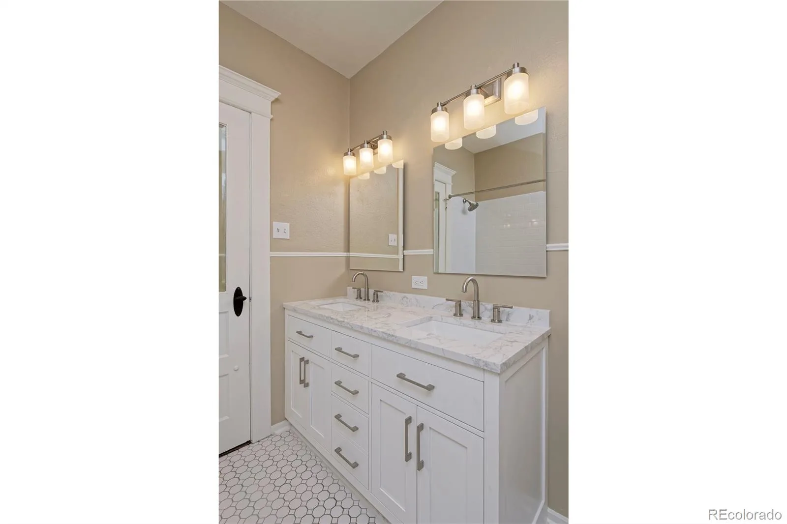915 N Clarkson Street Denver CO 80218 | MLS #REC8428129 09232026171649 1600 26