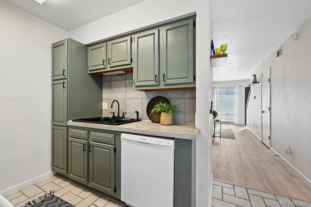 12155 E Ford Avenue Aurora CO 80012 MLS #REC8428789 04092026143626 1024 10