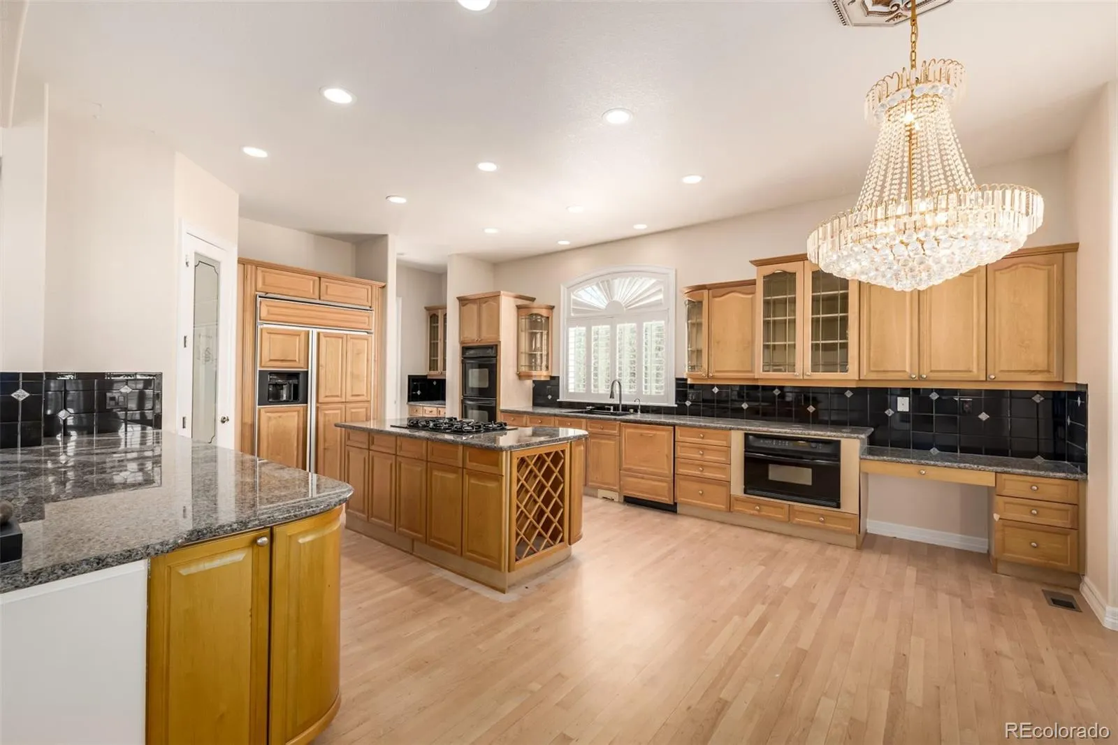 6615 S Quemoy Circle Aurora CO 80016 MLS #REC8432799 04092026030756 1600 11
