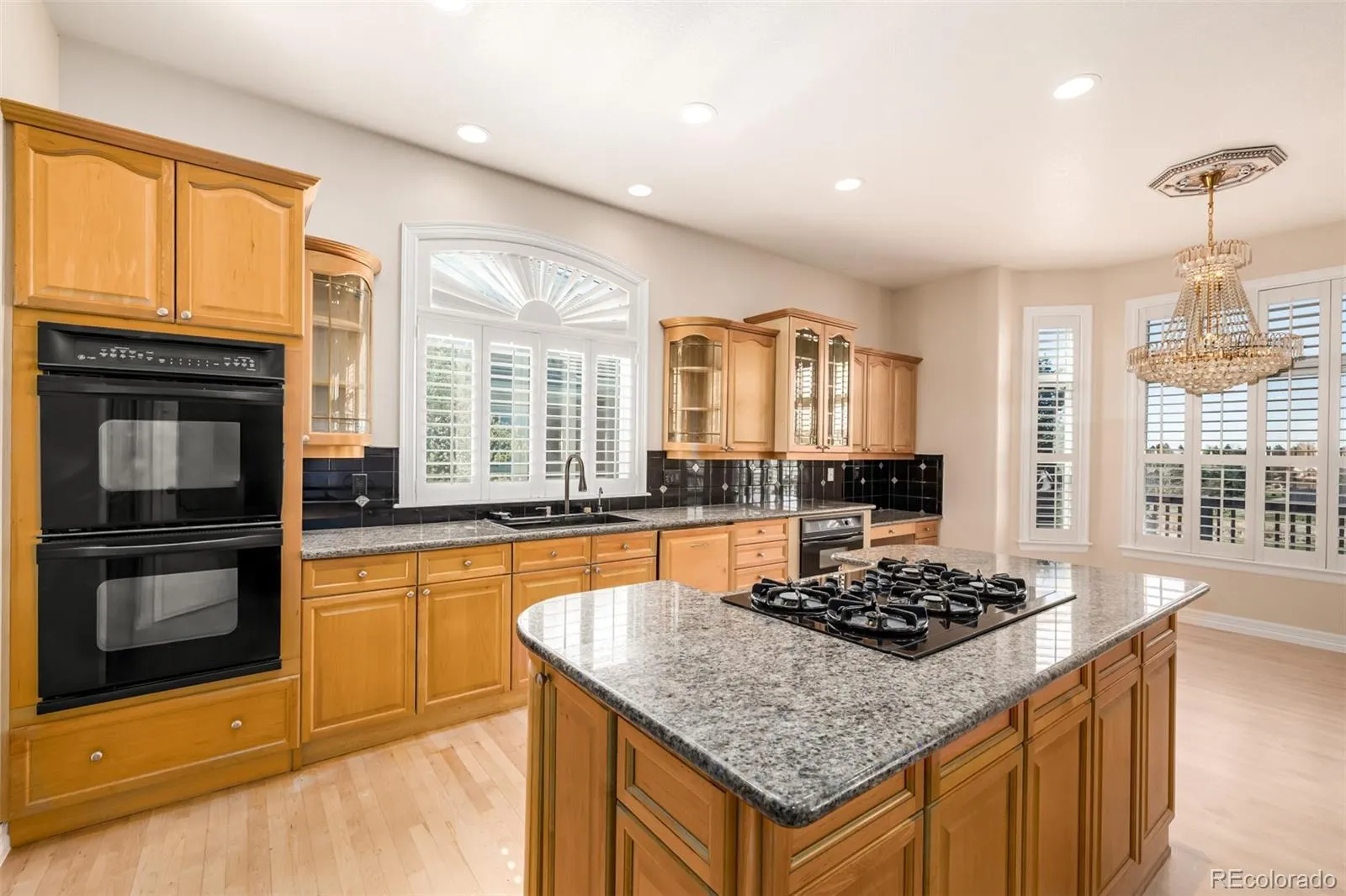 6615 S Quemoy Circle Aurora CO 80016 MLS #REC8432799 04092026030756 1600 15