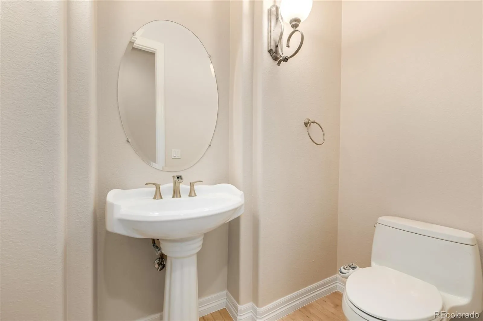 6615 S Quemoy Circle Aurora CO 80016 MLS #REC8432799 04092026030756 1600 16