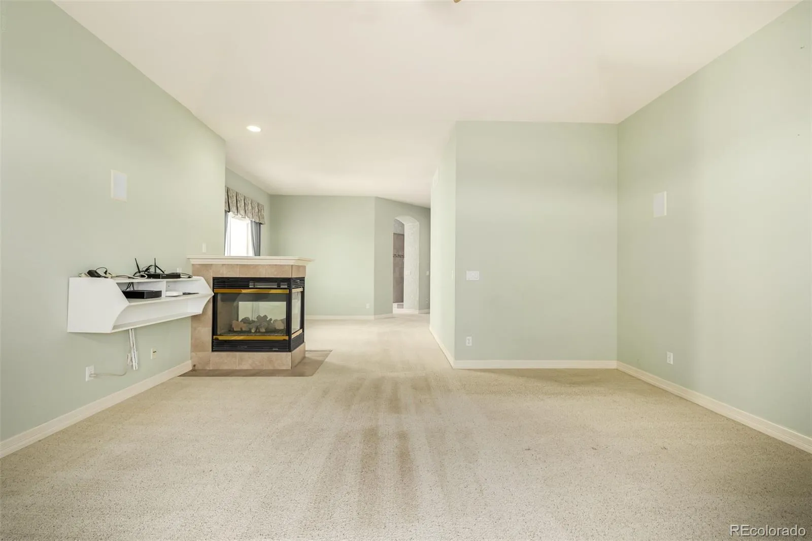 6615 S Quemoy Circle Aurora CO 80016 MLS #REC8432799 04092026030756 1600 18