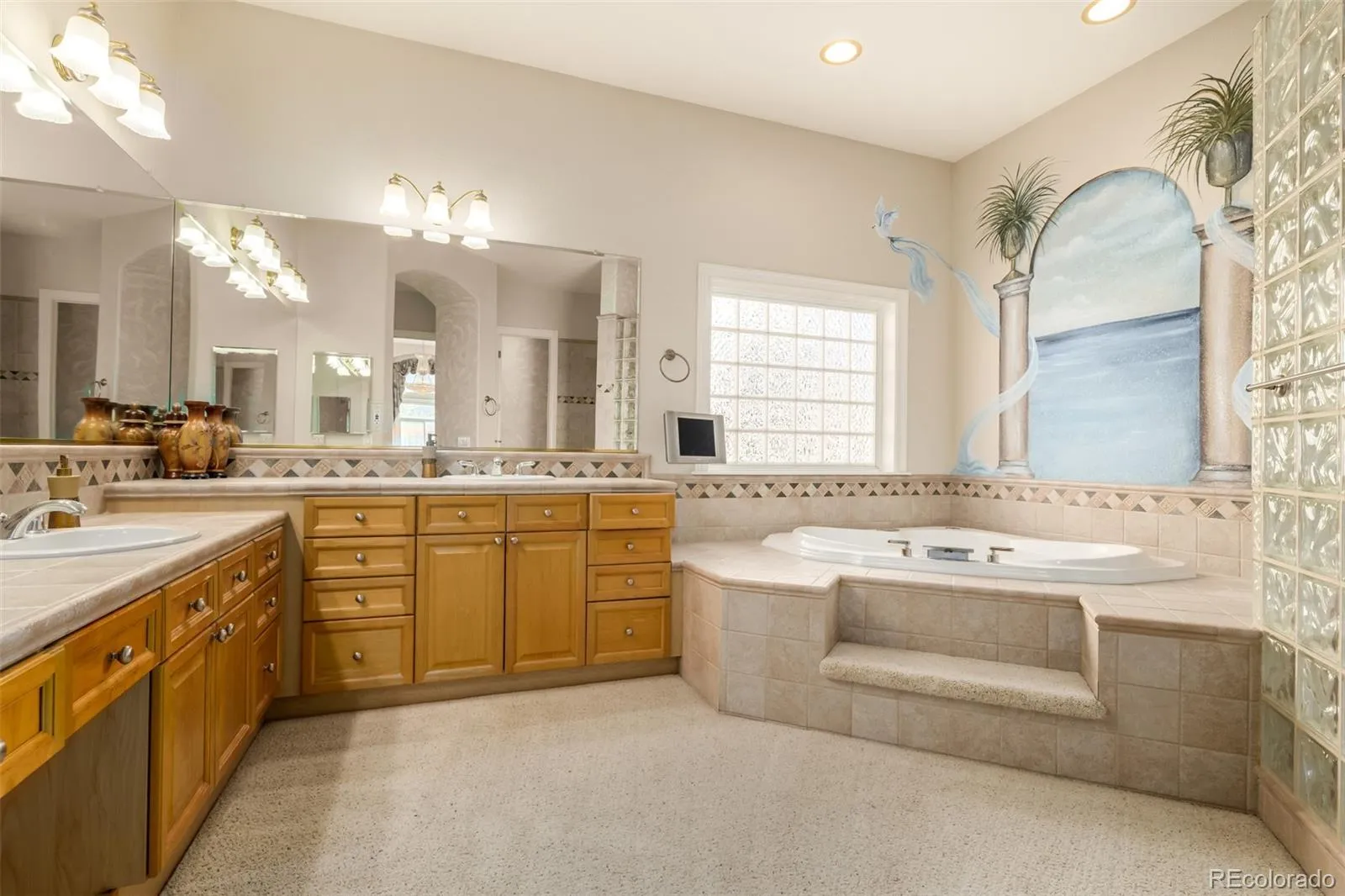 6615 S Quemoy Circle Aurora CO 80016 MLS #REC8432799 04092026030756 1600 19