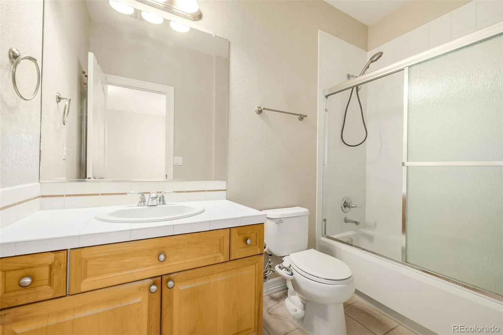 6615 S Quemoy Circle Aurora CO 80016 MLS #REC8432799 04092026030756 1600 28