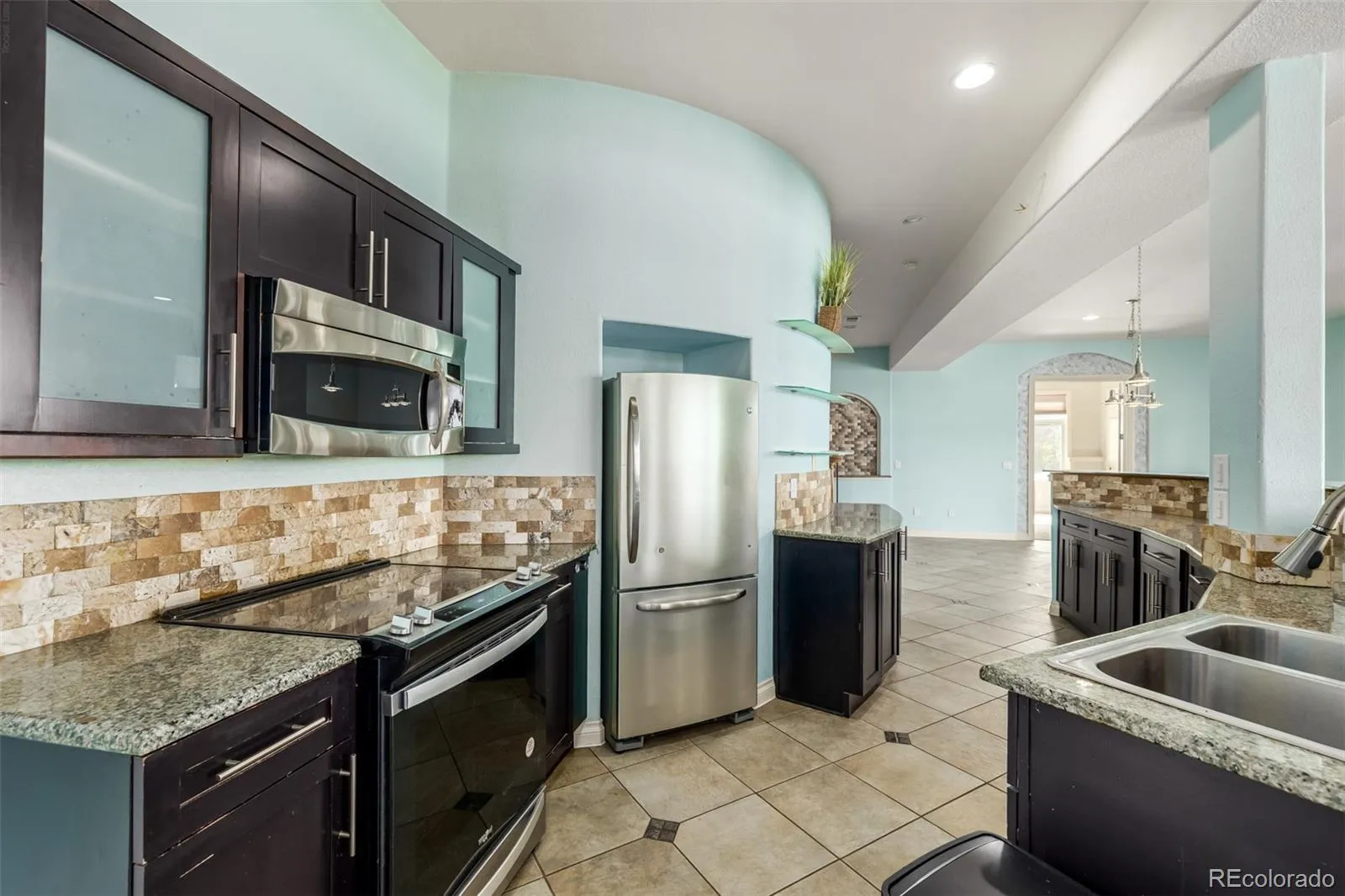 6615 S Quemoy Circle Aurora CO 80016 MLS #REC8432799 04092026030756 1600 32