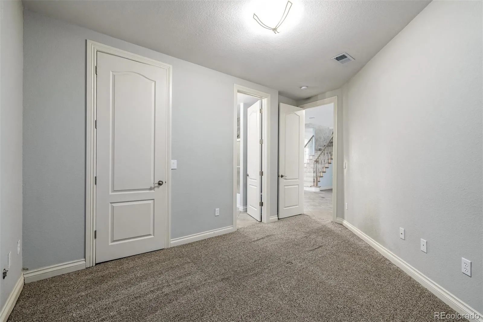 6615 S Quemoy Circle Aurora CO 80016 MLS #REC8432799 04092026030756 1600 38