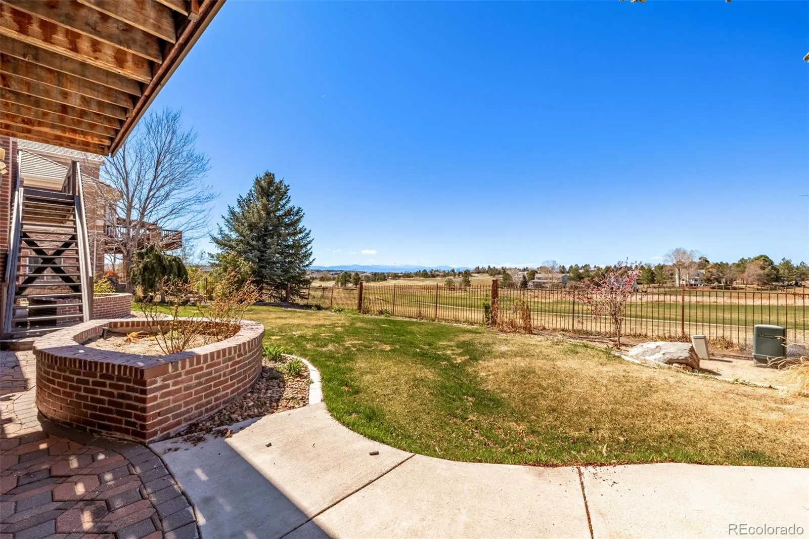 6615 S Quemoy Circle Aurora CO 80016 MLS #REC8432799 04092026030756 1600 44